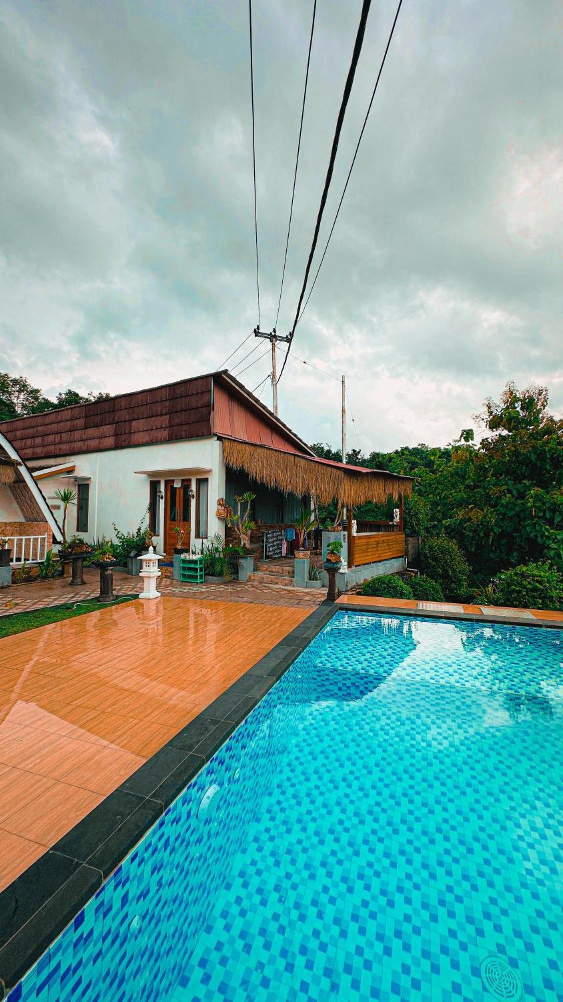 Penida Hills Hostel Batununggul Exterior photo